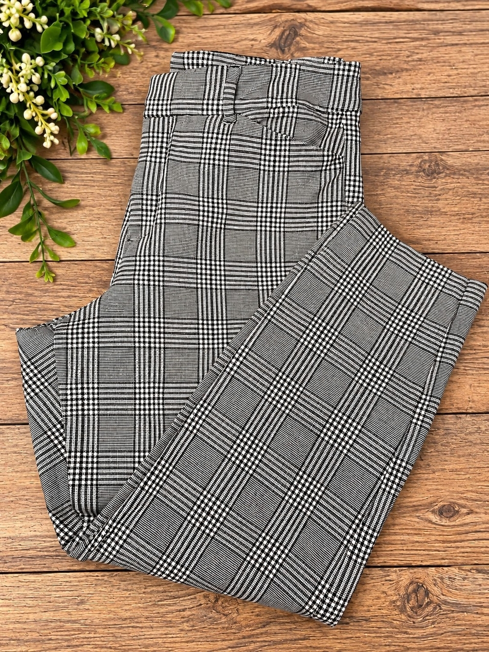 Old Navy Black & White Plaid Capris